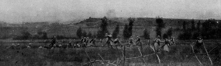 Photographie illustrant l'assaut du 25 septembre 1915 à la main de Massiges
