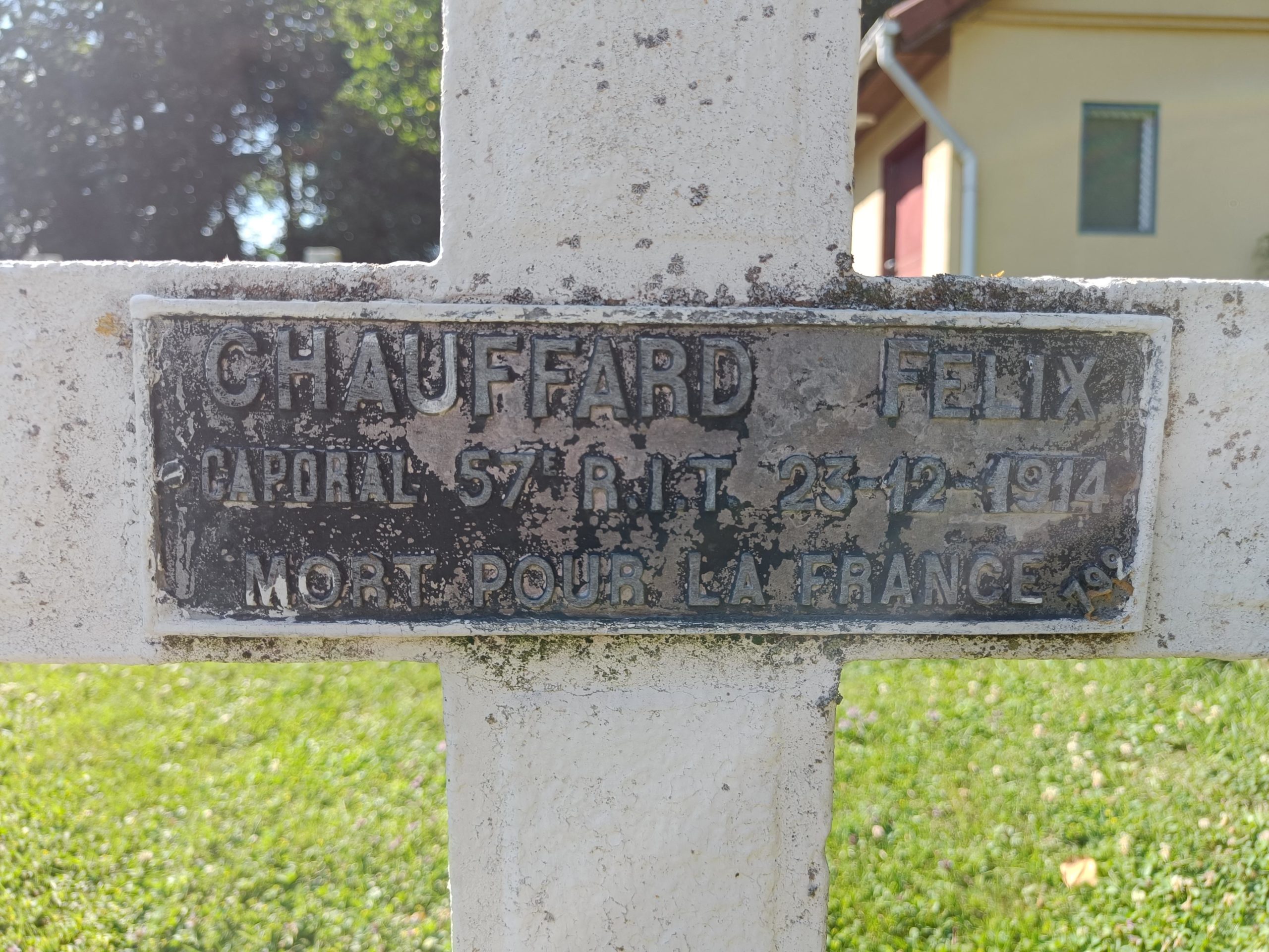 Vue rapprochée de la tombe de Félix Chauffard