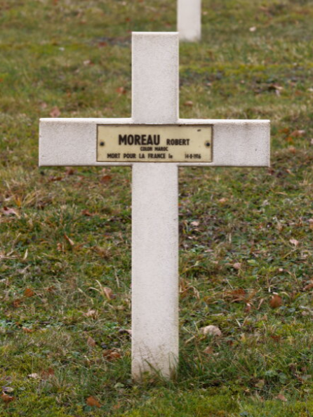 Photographie de la tombe de Robert Moreau à la nécropole de Landrecourt-Lempire.